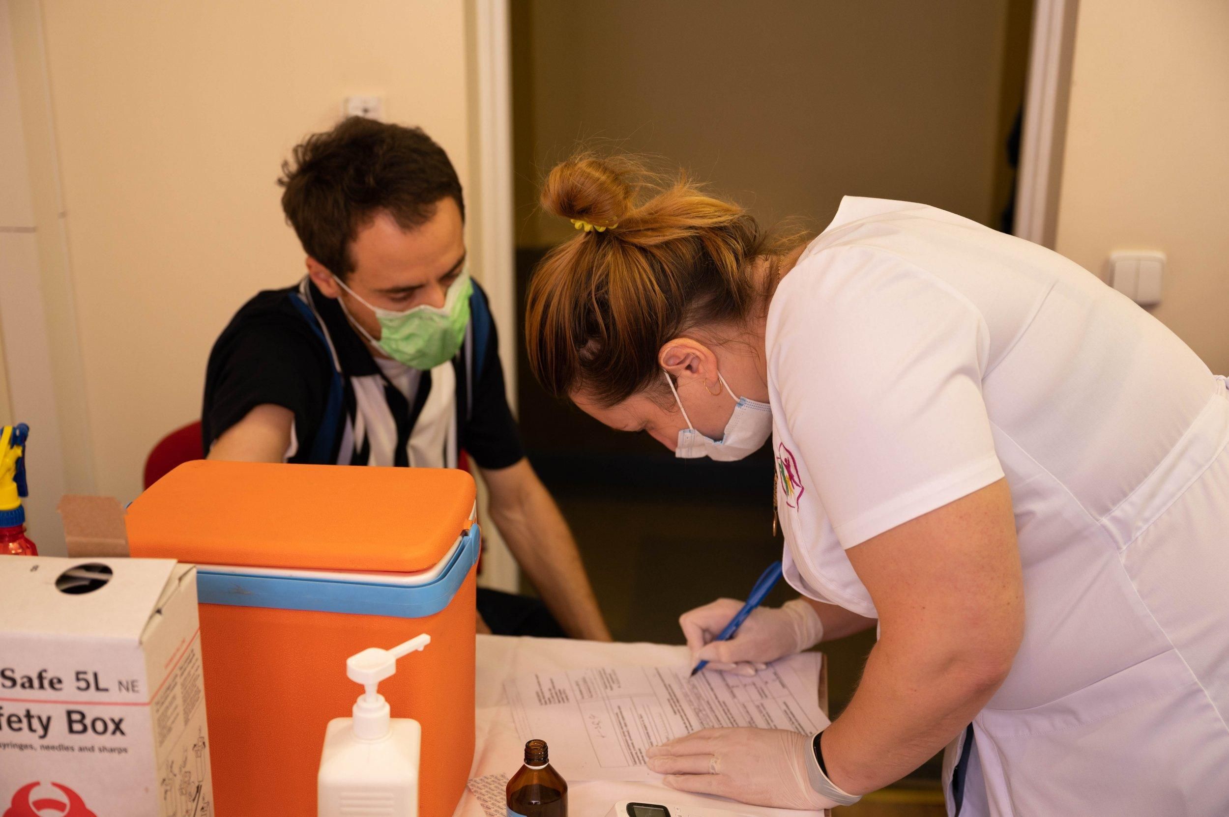 Як вакцинуватися українцям з окупованих територій: алгоритм дій - Новини Здоров’я Як вакцинуватися українцям з окупованих територій: алгоритм дій - Новини Здоров’я