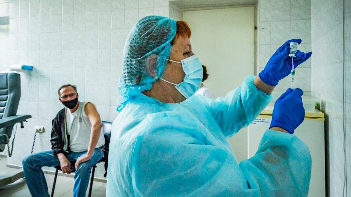 В Украине установили новый рекорд прививок против коронавируса