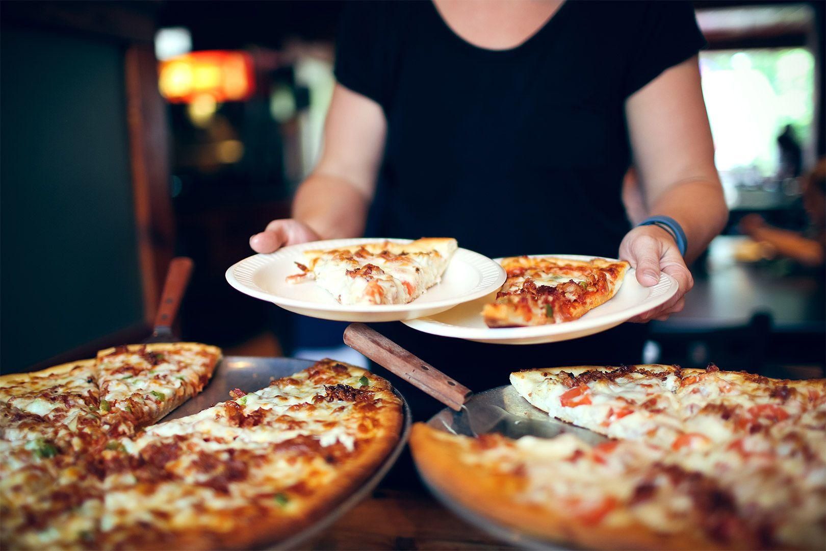 В Италии оштрафовали мужчину, который обедал без COVID-паспорта В Италии оштрафовали мужчину, который обедал без COVID-паспорта