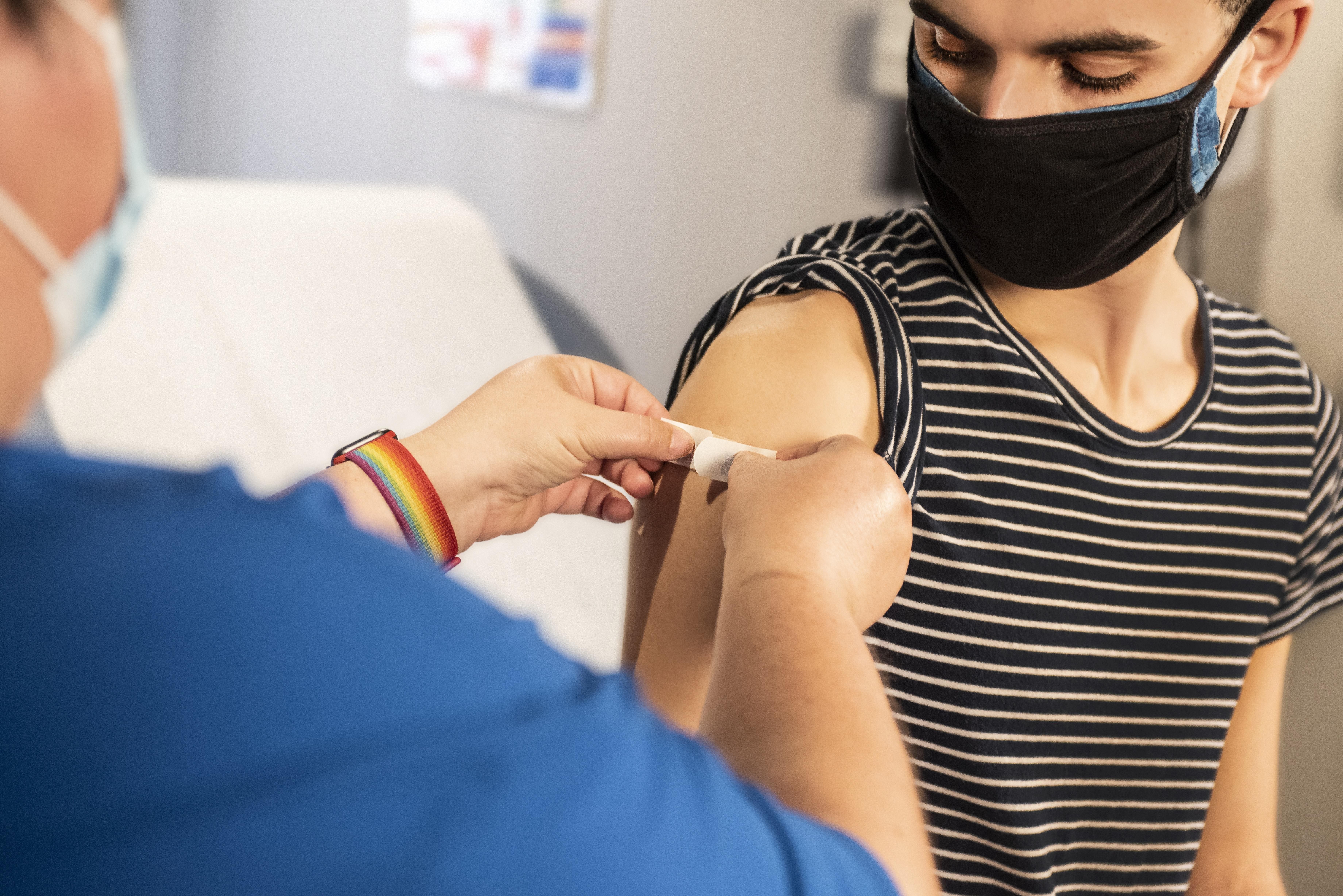 Іноземці і не тільки: хто ще може вакцинуватися від COVID-19 в Україні - Новини Здоров’я