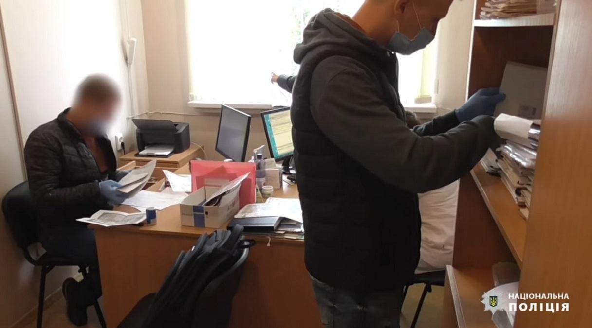 Ціна питання – 5 тисяч: сімейна лікарка підробляла COVID-сертифікати без вакцинації - Новини Здоров’я Ціна питання – 5 тисяч: сімейна лікарка підробляла COVID-сертифікати без вакцинації - Новини Здоров’я