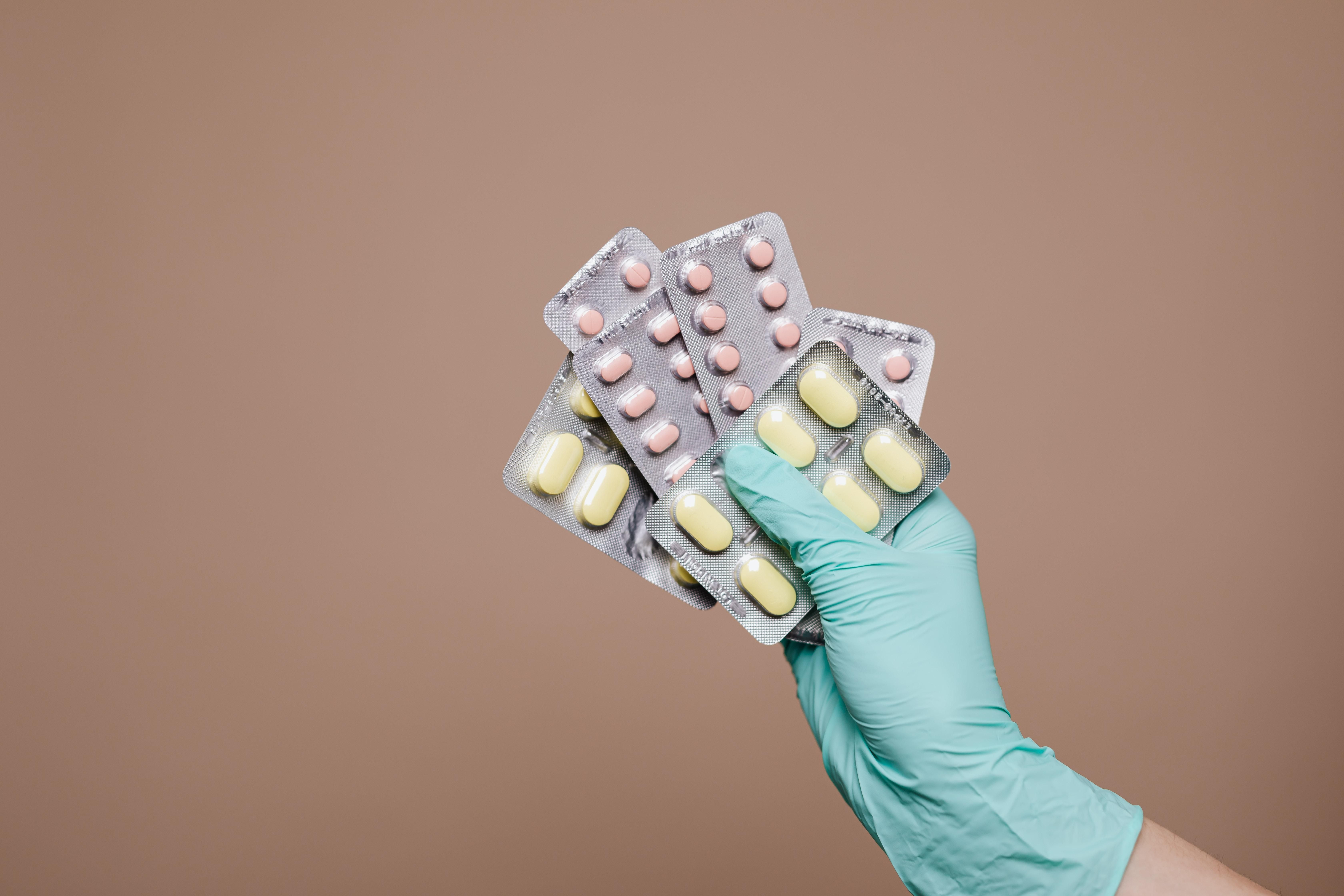 Pfizer начала тестирование таблеток от COVID-19 на людях