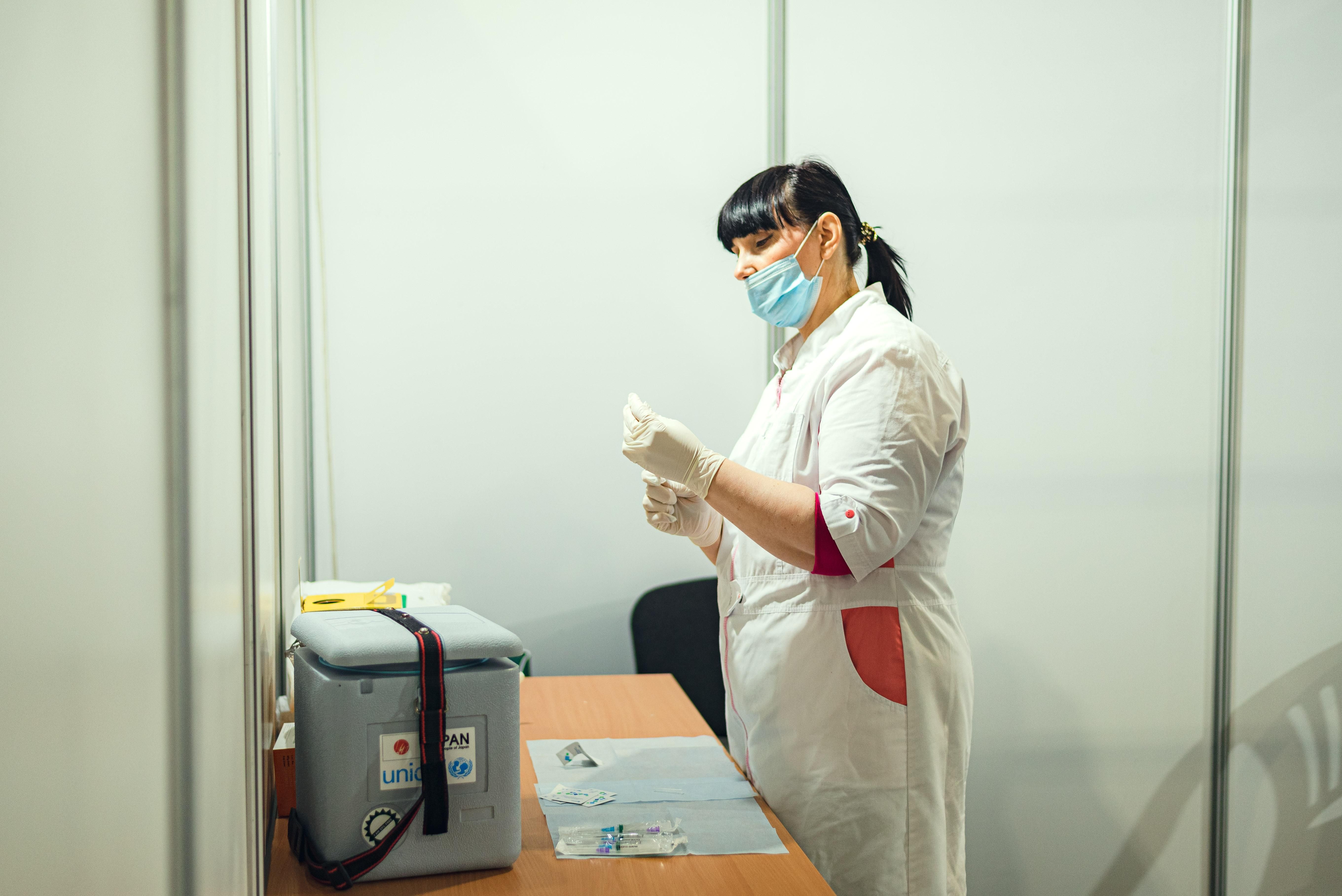 Вчителі хотіли вакцинуватись лише Pfizer: на Житомирщині зафіксували найменшу кількість щеплень - Новини Житомир - Новини Здоров’я Вчителі хотіли вакцинуватись лише Pfizer: на Житомирщині зафіксували найменшу кількість щеплень - Новини Житомир - Новини Здоров’я