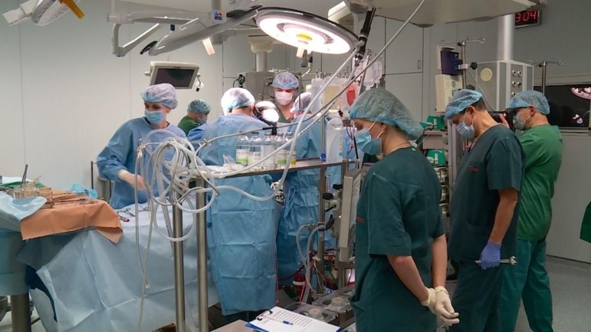 Один донор спас четыре жизни: в Киеве пересадили сердце 12-летней девочке