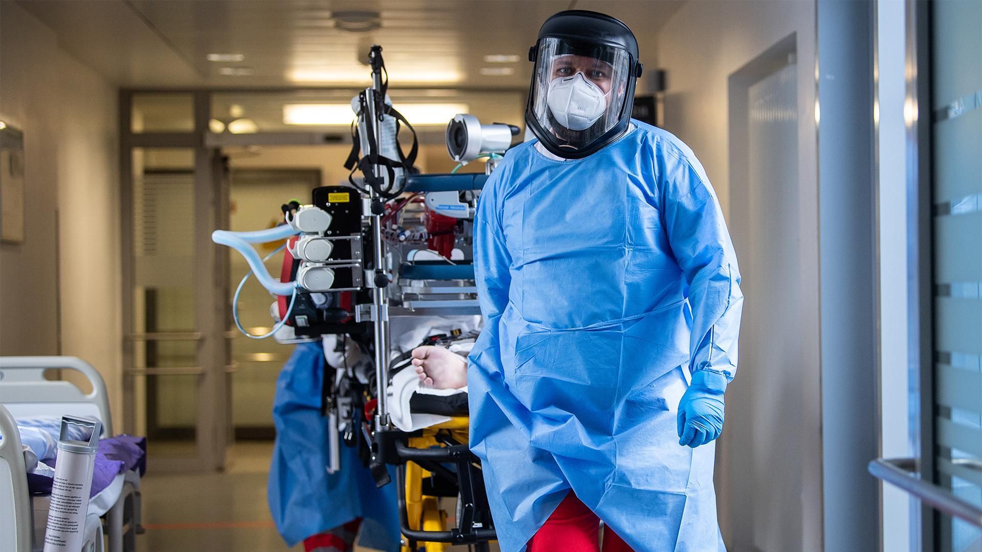 Забагато COVID-хворих та смертей: у Румунії новий максимум від початку пандемії - Новини Здоров’я Забагато COVID-хворих та смертей: у Румунії новий максимум від початку пандемії - Новини Здоров’я