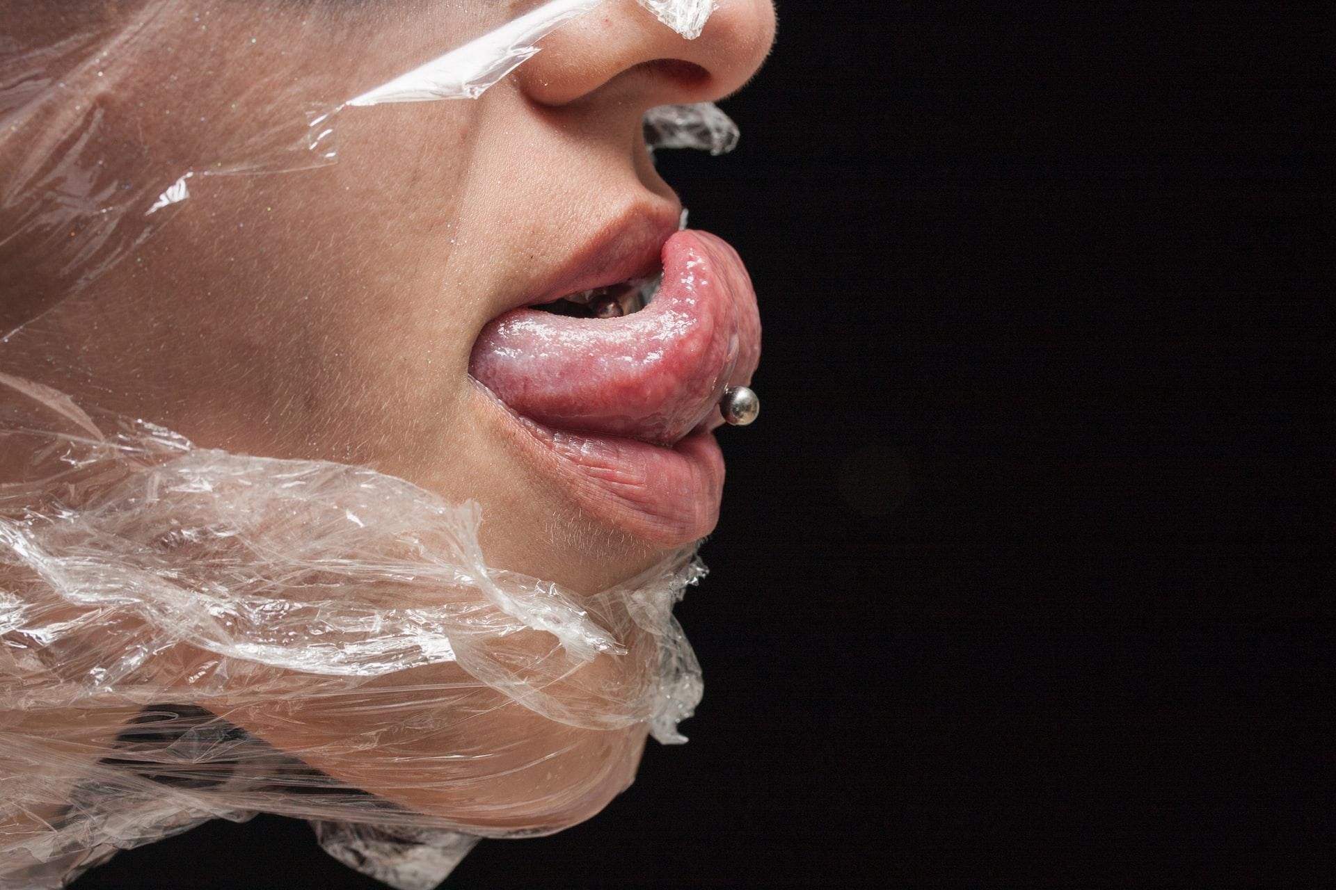 Металлический привкус во рту: причины и что делать