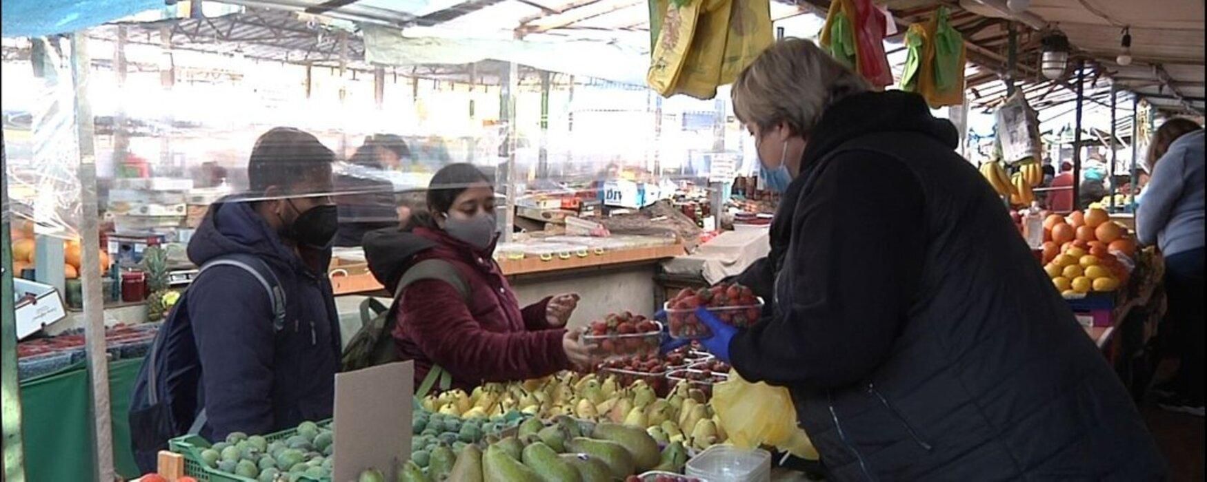 На рынках Запорожья начали вакцинировать от COVID-19 На рынках Запорожья начали вакцинировать от COVID-19