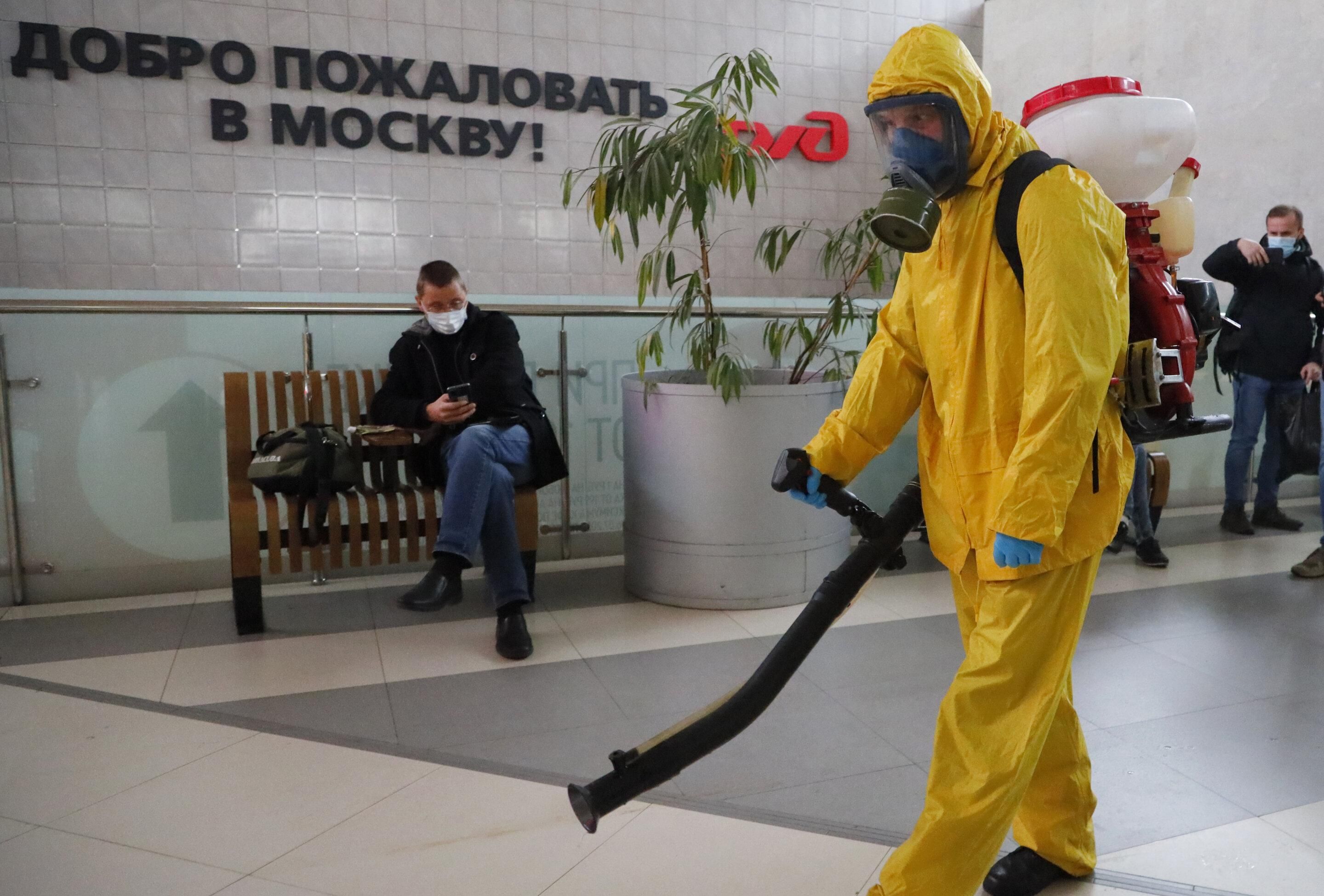 В России зарегистрировали рекордное количество больных и умерших от COVID-19