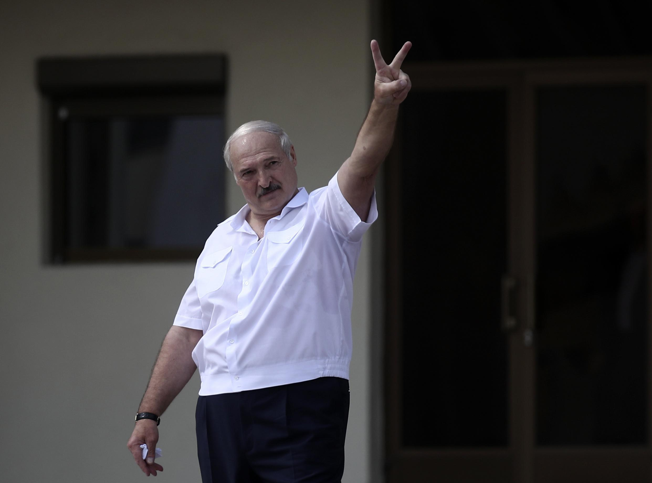 Лукашенко вважає, що коронавірус може бути ліками проти онкології - Новини Здоров’я