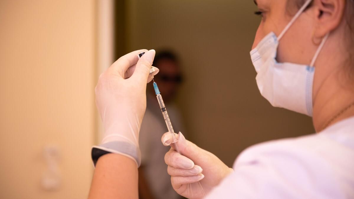 Ляшко назвал количество смертей среди вакцинированных от коронавируса в Украине