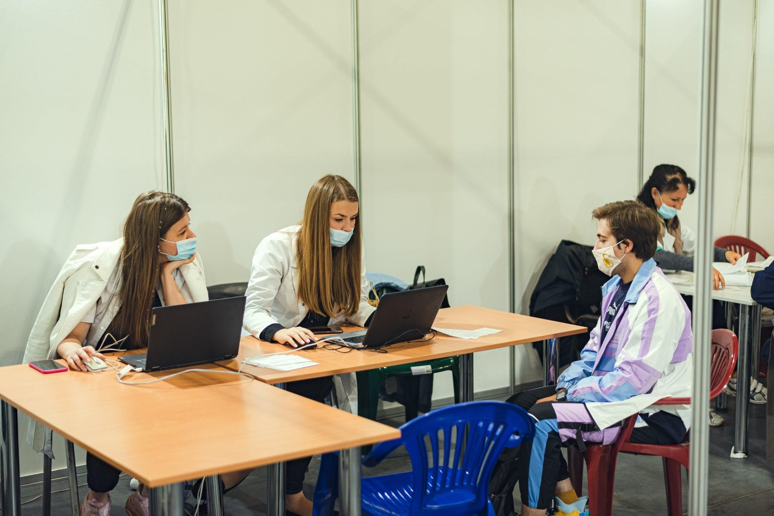 За минулий тиждень вакцинували більше українців, ніж за весь червень - Новини Здоров’я За минулий тиждень вакцинували більше українців, ніж за весь червень - Новини Здоров’я