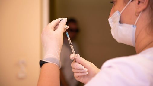Во Львове начали вакцинировать детей против COVID-19: что необходимо знать родителям