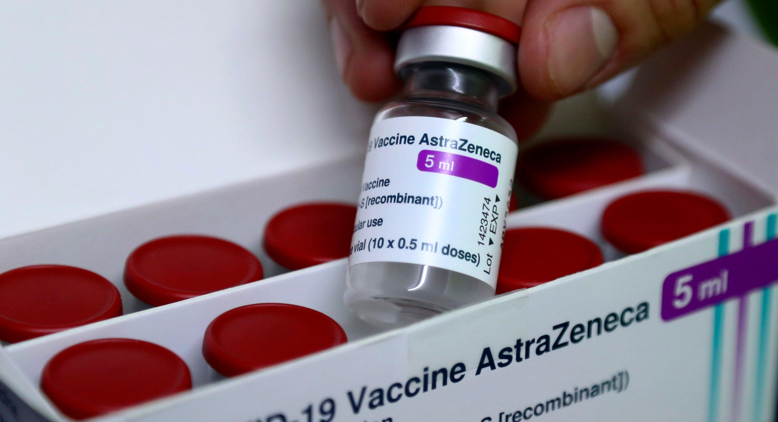 На Львівщині знищать 40 тисяч доз вакцини AstraZeneca: яка причина - Новини Здоров’я