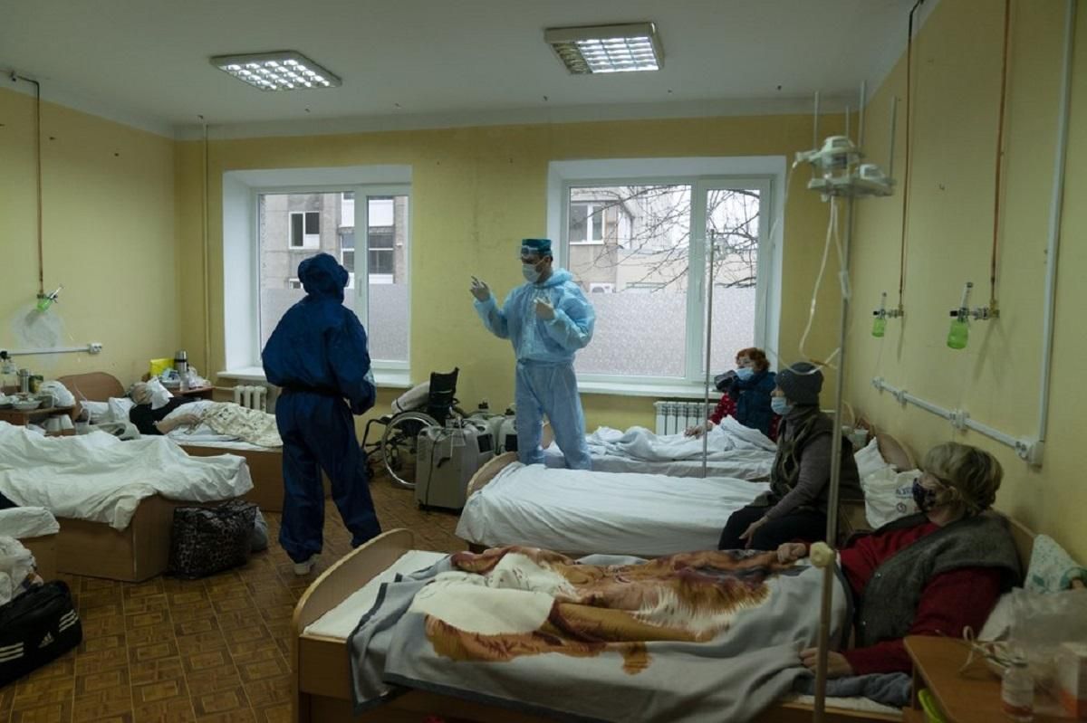 Снова печальный рекорд: за сутки  в Украине умерло наибольшее  количество COVID-больных