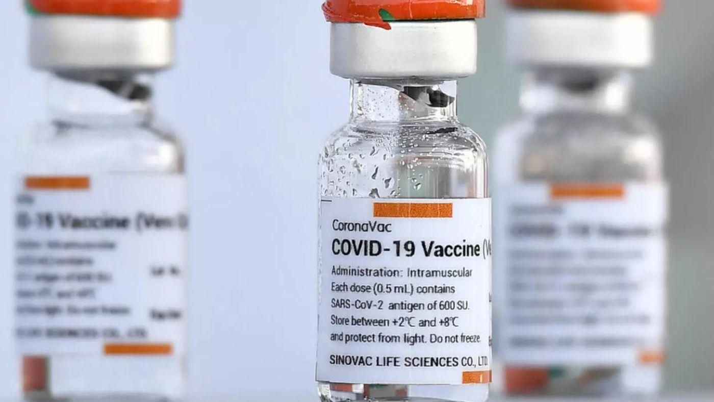 Пока не для выезда за границу: кто будет иметь право на бустерную дозу COVID-вакцины