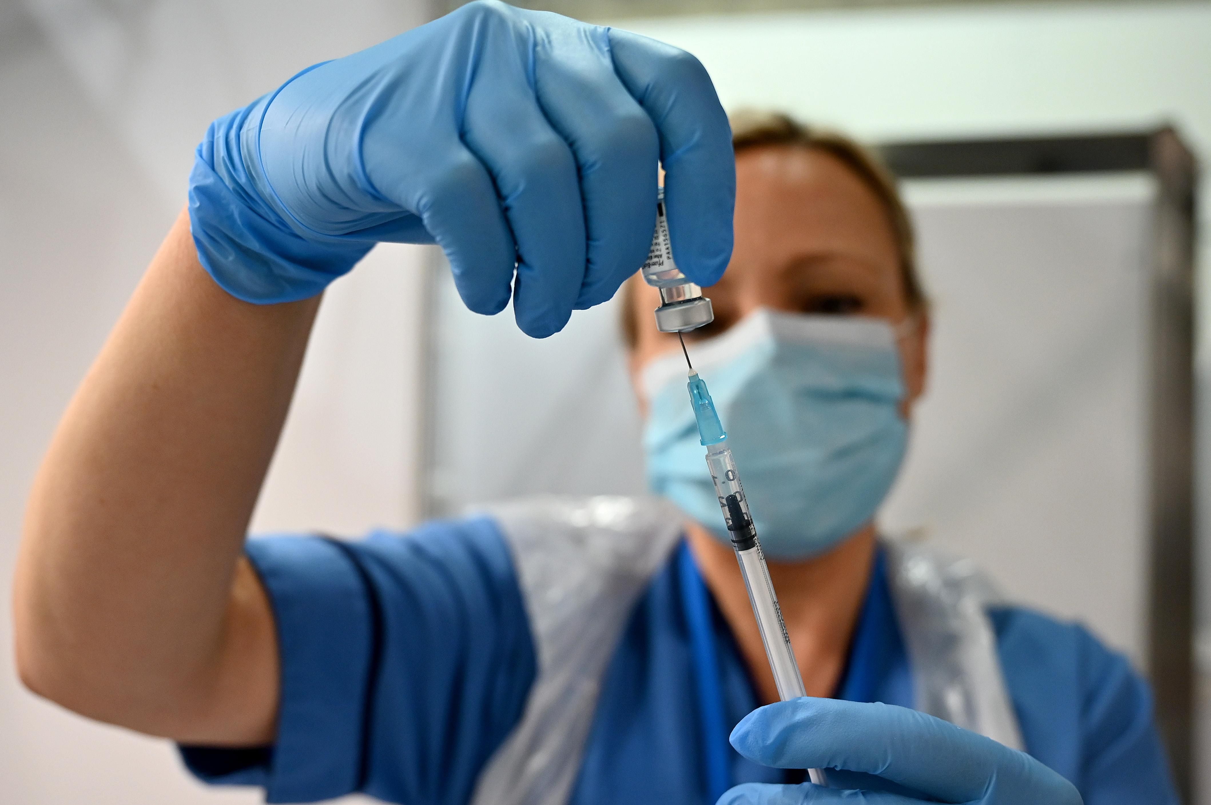 На собственном примере: в Кропивницком медики вакцинировались от гриппа, чтобы призвать других