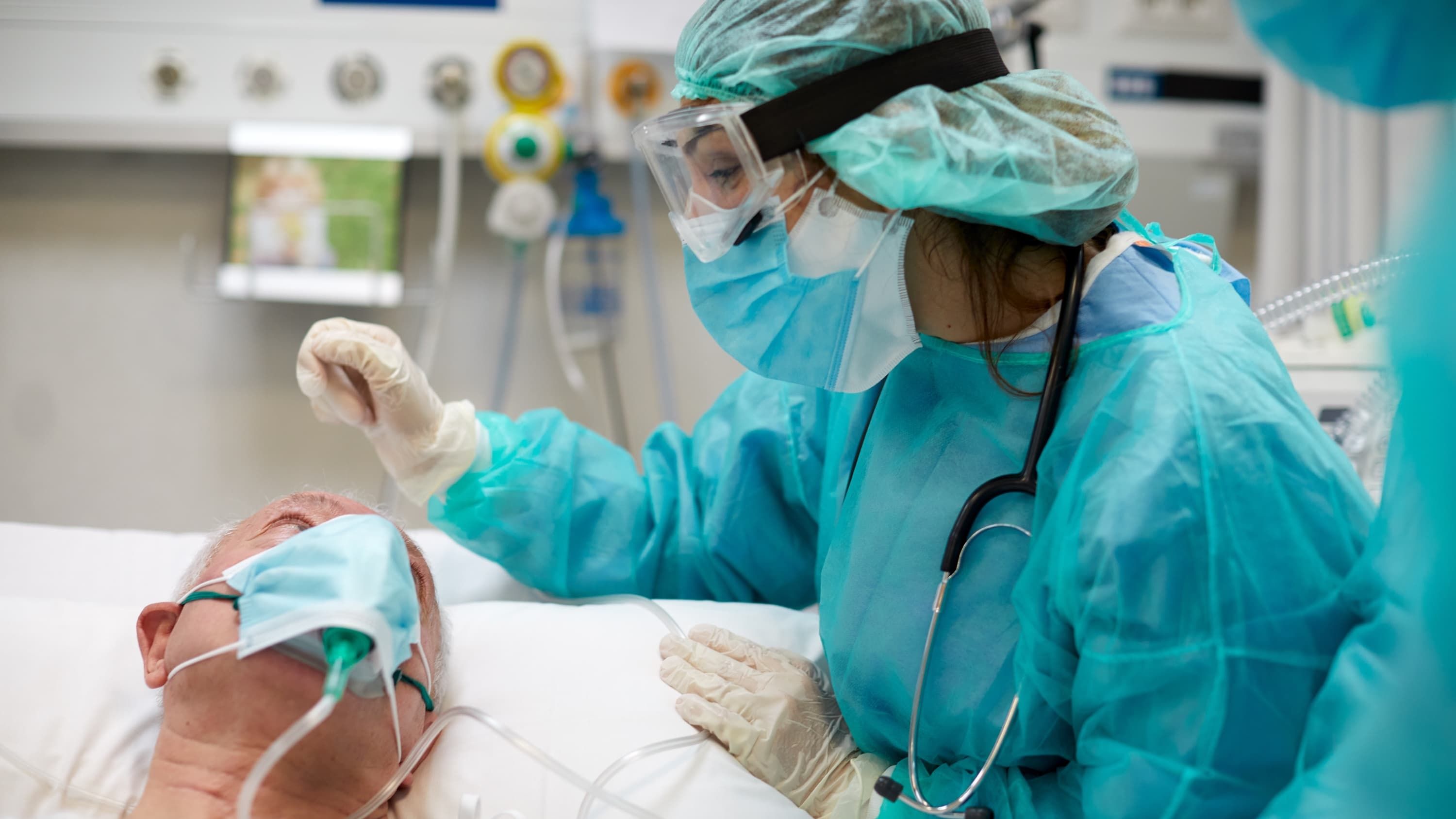 С коронавирусом в больницы попали более 4 тысяч украинцев за сутки: статистика С коронавирусом в больницы попали более 4 тысяч украинцев за сутки: статистика