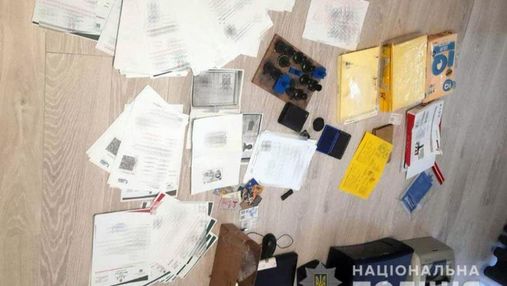 Штамповали фальшивые сертификаты вакцинации: полиция разоблачила злоумышленников на Ровненщине