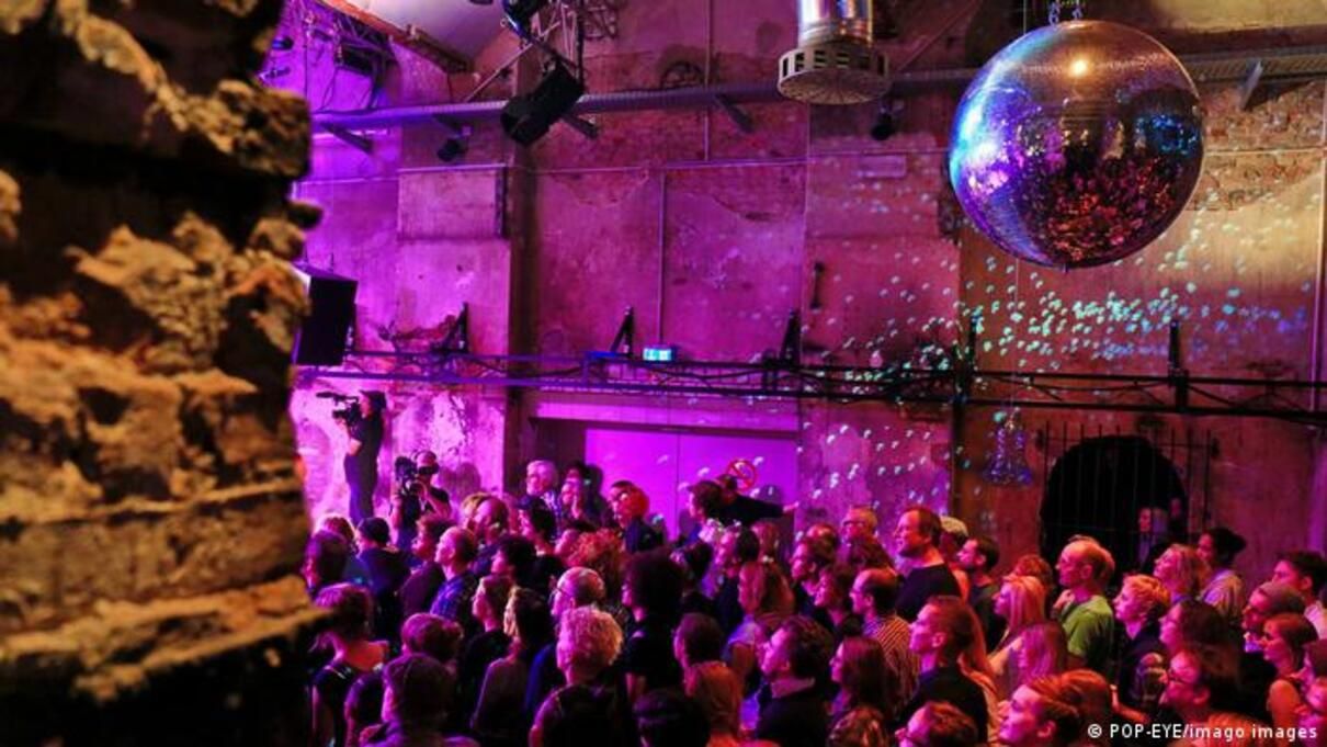 В Берлине запретили танцы в ночных клубах из-за роста количества заражений COVID-19