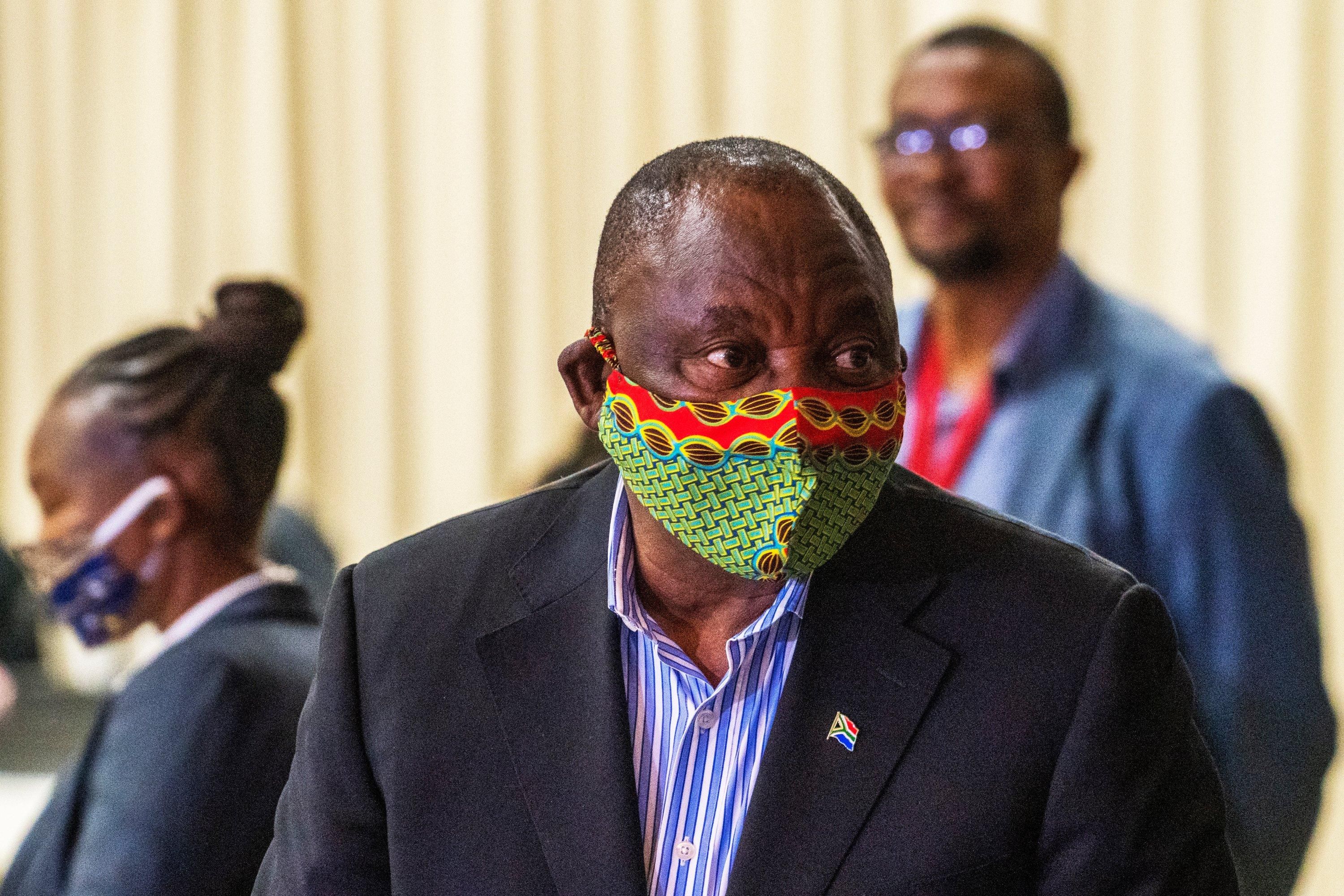 Президент ЮАР, где впервые обнаружили Омикрон, заразился коронавирусом
