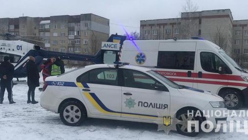 Поліцейський вертоліт доправив 2 пацієнтів з інсультом до львівських лікарень