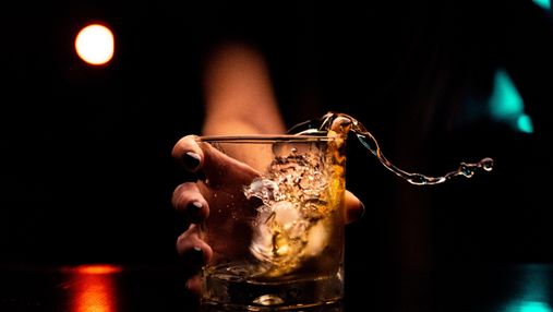 Чому не слід пити алкоголь на голодний шлунок: пояснення лікарів