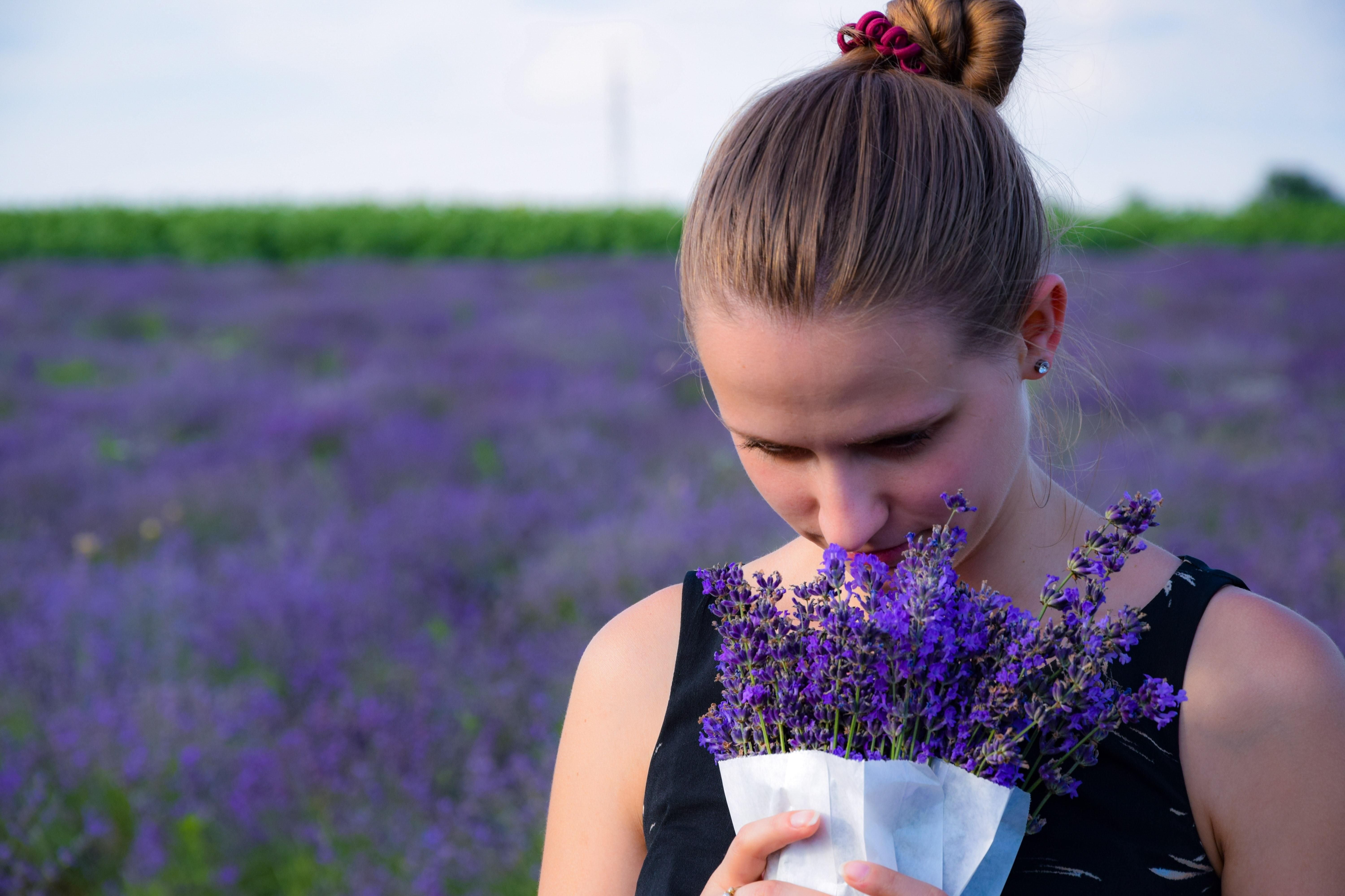 Почему запахи заставляют нас вспоминать что-то: объяснение ученых
