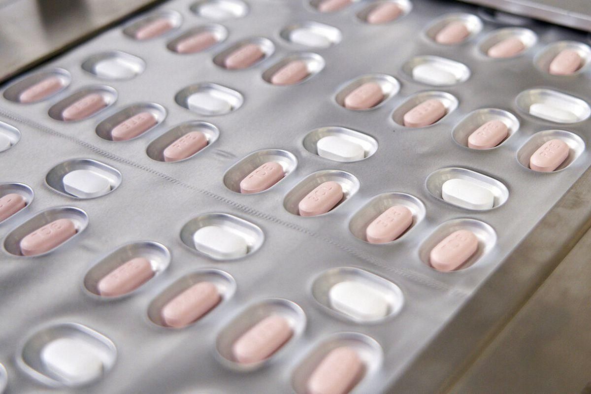 Германия закупила партию инновационных таблеток против коронавируса