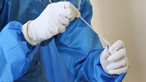 За сутки в Украине более 1700 человек инфицировались коронавирусом, 135 умерли
