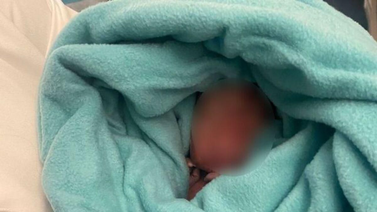 У туалеті літака знайшли покинуте немовля: підозрюють пасажирку - Новини Здоров’я