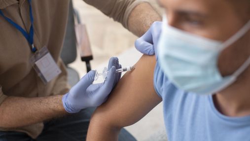 В Італії ввели обов'язкову вакцинацію: яких груп
