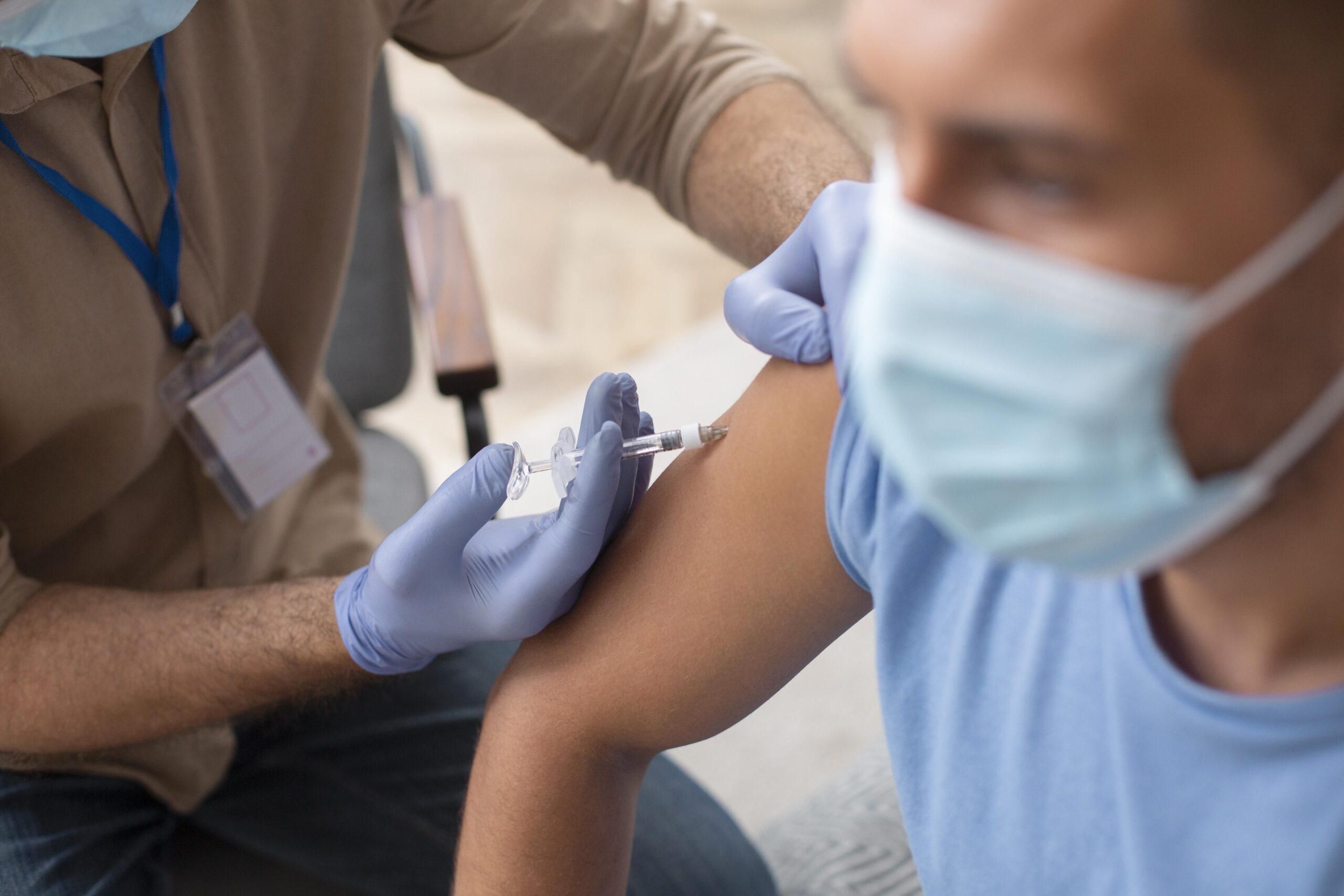 Нова вакцина проти Омікрону буде весною, – глава Pfizer - Новини Здоров’я