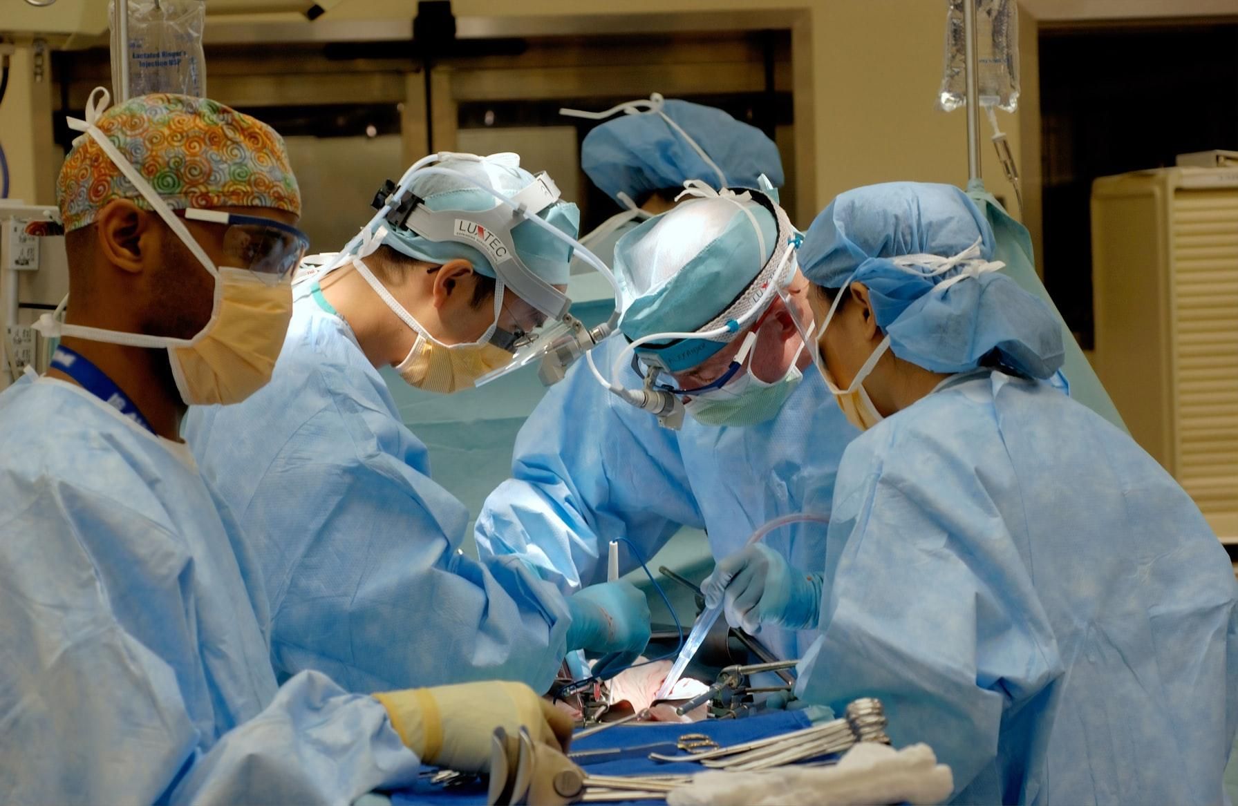 Хирург выжигал свои инициалы на печени пациентов во время трансплантации