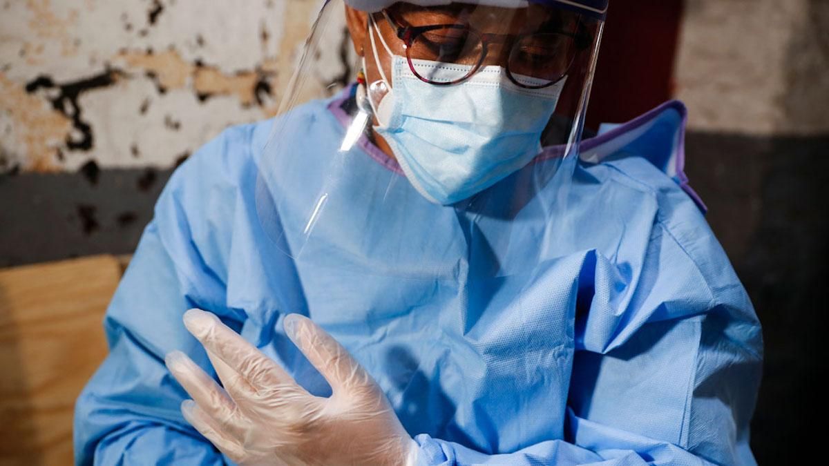 На пике в Украине будет 200 тысяч случаев коронавируса в сутки, – врач