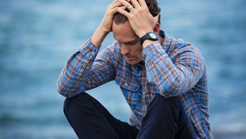 Выпадение волос и депрессия: назвали типичные симптомы постковидного синдрома