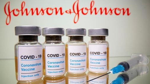 Johnson & Johnson призупинила виробництво вакцини проти коронавірусу