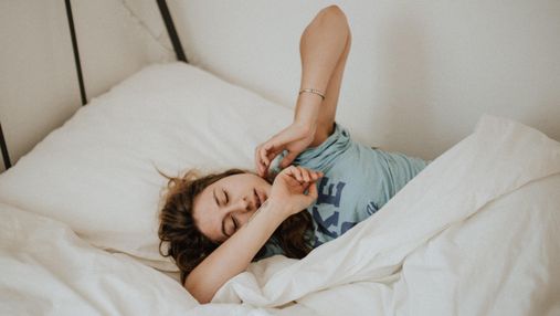 Навіть одна додаткова година сну дозволяє різко схуднути: нове дослідження