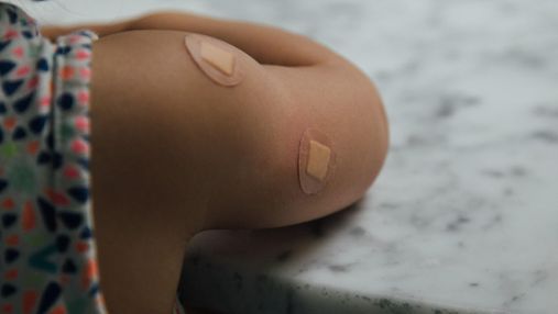Минздрав бьет тревогу: в Украине критически низкий уровень вакцинации детей против полиомиелита