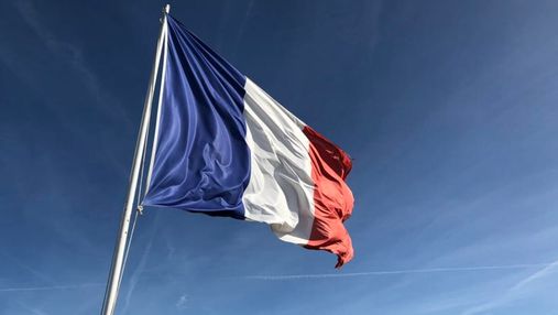 Во Франции отменят тесты для одной категории туристов