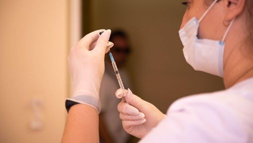 Первую дозу COVID-вакцины за прошедшие сутки получила почти 21 тысяча украинцев
