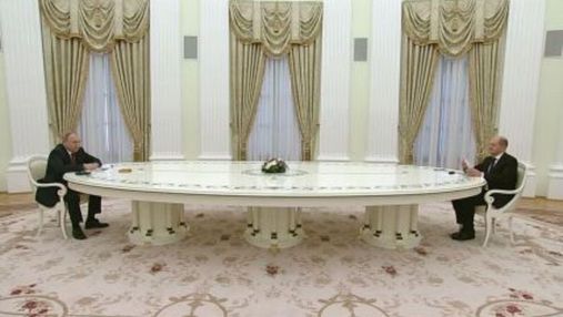 Путін, 6-метровий стіл і Шольц: канцлера "відсадили" від глави Кремля без ПЛР-тесту