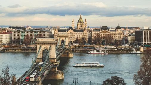 Для туристов, прибывающих на самолетах: Венгрия изменила условия въезда
