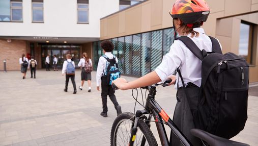 Детей будут учить безопасно ездить на велосипеде: МОН разрабатывает программу для школ