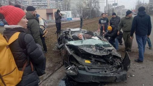 Вижив і планує йти в тероборону: розповідь чоловіка, чию машину переїхав ворожий танк у Києві Вижив і планує йти в тероборону: розповідь чоловіка, чию машину переїхав ворожий танк у Києві