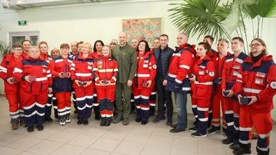 Шмигаль нагородив медиків Київщини, які ризикують своїм життям, але допомагають іншим 
