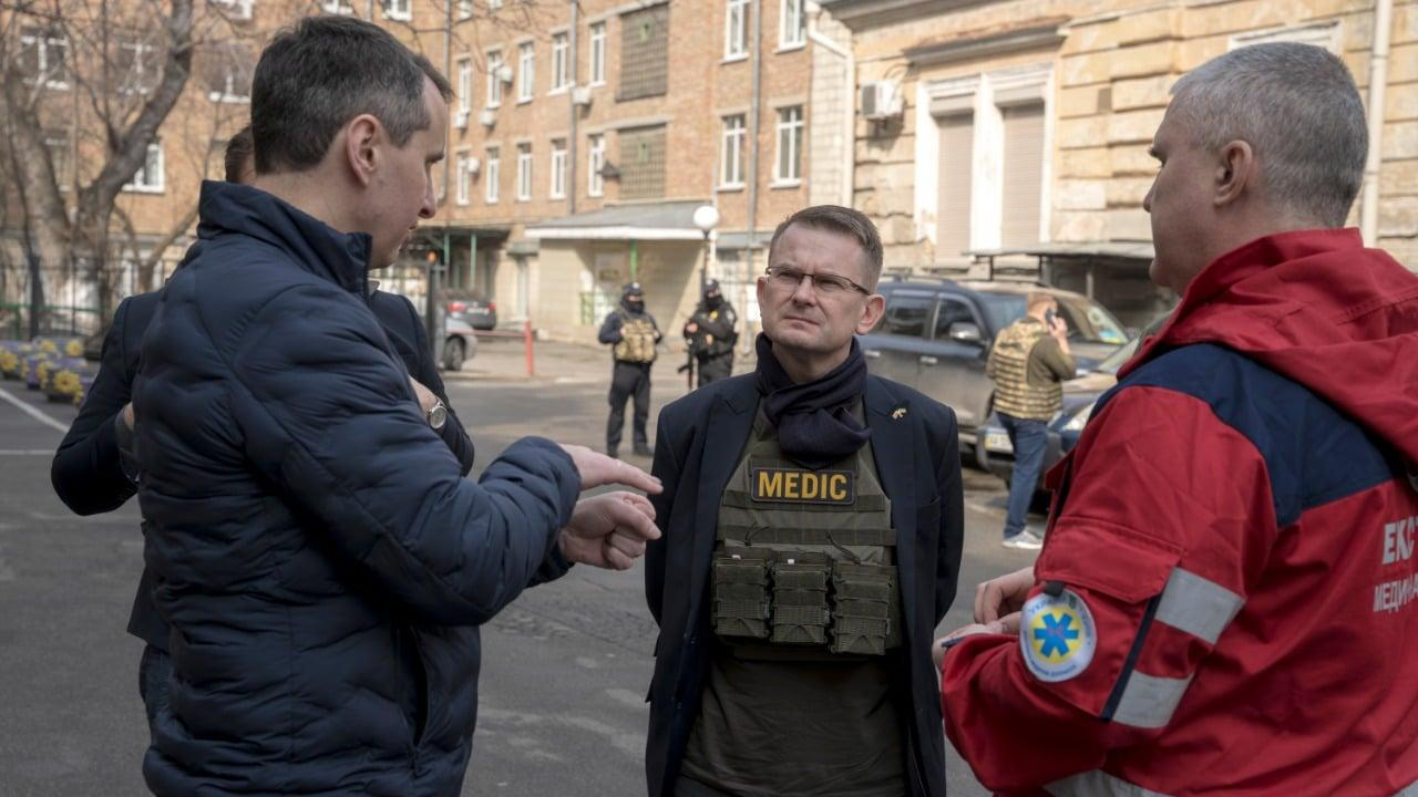 Реаниматологи и травматологи: в Украину направляются две бригады врачей из Литвы