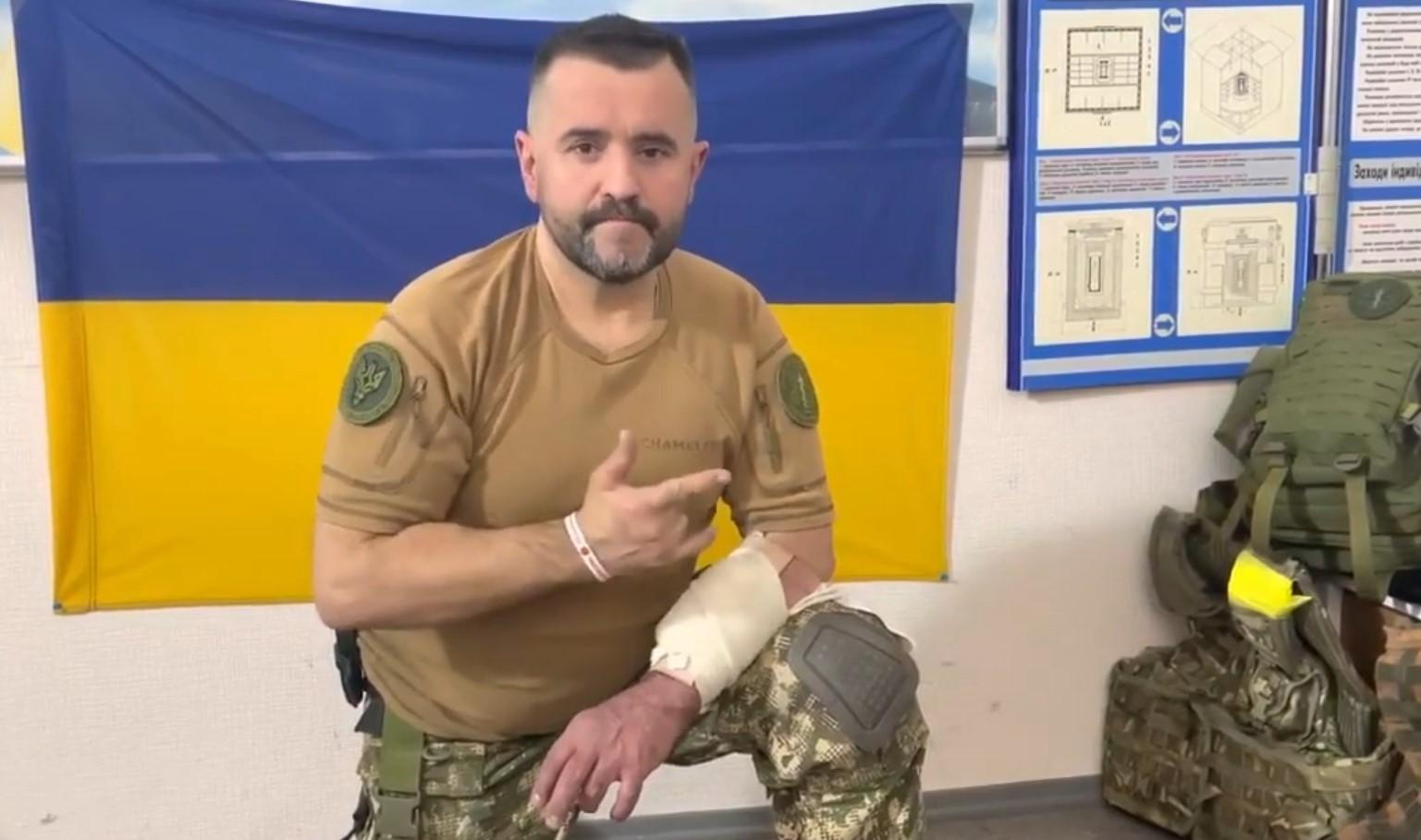 Как правильно и быстро накладывать себе повязку при ранении: видеоинструкция Как правильно и быстро накладывать себе повязку при ранении: видеоинструкция