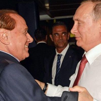 Друг Путина Берлускони заявил, что Европа должна "убедить украинцев принять условия России"