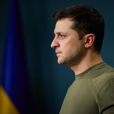 Конкретный вклад в победу: Зеленский наградил защитников, сопротивляющихся России на Донбассе