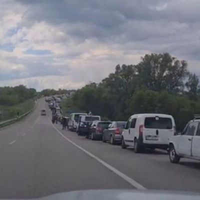 Ждали 3 суток: в Запорожье прорвалась часть машин из заблокированной автоколонны